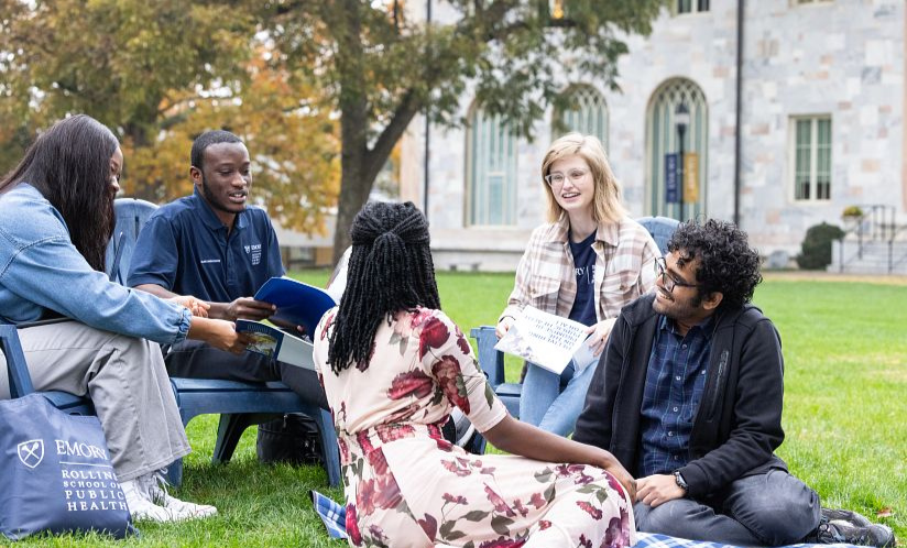 A group of Rollins students sit and chat.