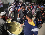 people receiving food in Gaza during the humanitarian crisis 2024